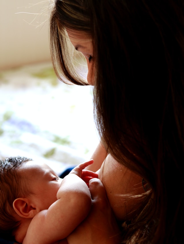 Breastfeeding Unsplash